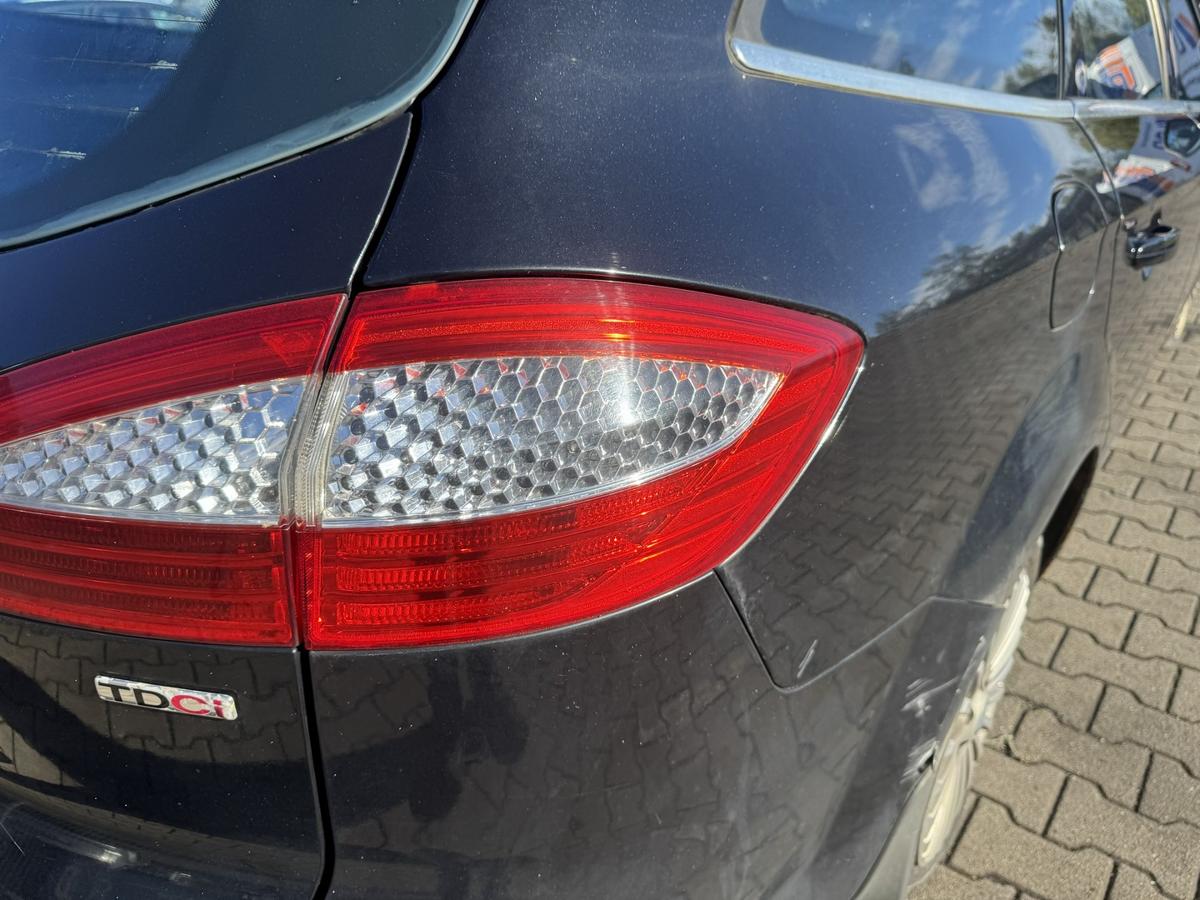Ford Mondeo BA7 original R&uuml;cklicht R&uuml;ckleuchte Schlussleuchte rechts au&szlig;en Kombi Bj.2008